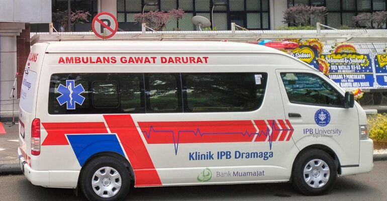 PELUNCURAN UNIT AMBULANS DI PEMBUKAAN DIES NATALIS IPB KE 63