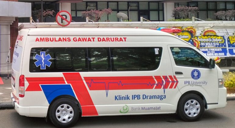 PELUNCURAN UNIT AMBULANS DI PEMBUKAAN DIES NATALIS IPB KE 63